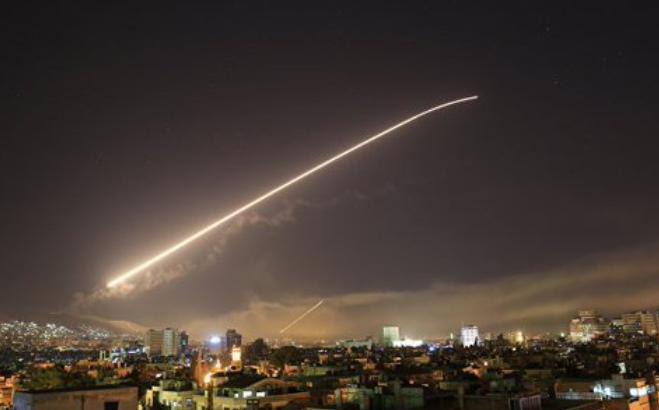 【戦争】アメリカがシリアに攻撃開始！米英仏がミサイル発射、首都で空爆！安倍首相は支持表明