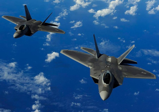 【軍事】Ｆ２戦闘機の後継、Ｆ２２とＦ３５両機ベースの開発案が浮上！米国が日本に提案　