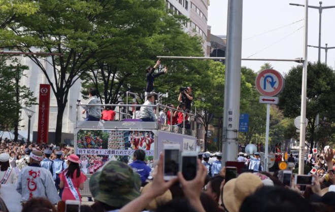 羽生結弦選手の仙台パレードに約10万人！大通りをビッシリ埋め尽くす！66年ぶりの快挙