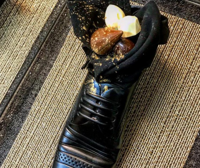 安倍晋三首相のイスラエル訪問、食事に革靴のデザート⇒「侮辱だ」と炎上！