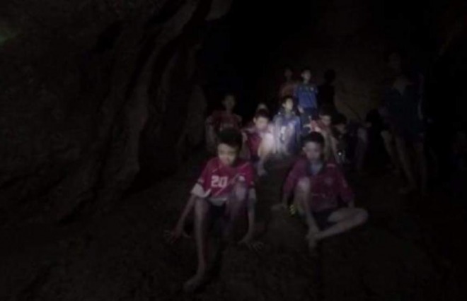 【奇跡】タムルアン洞窟で行方不明になった少年らを発見！計１３人が９日も孤立