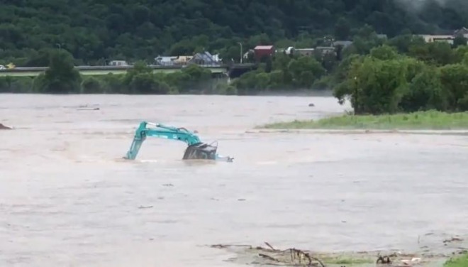 【警戒】北海道の雨竜川が氾濫！周囲の畑などが水没！気象台が緊急の注意呼びかけ