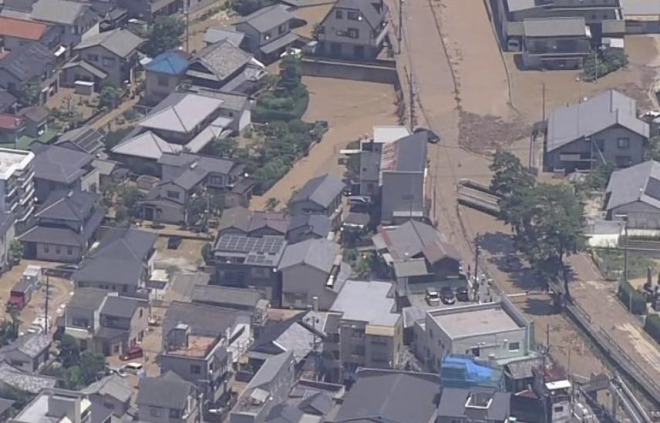 【緊急】広島府中町、榎川が氾濫！堤防が決壊して溢れる！１万377世帯に避難指示！
