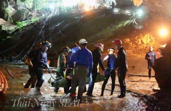 タイ洞窟、少年ら13人全員が無事に脱出！健康状態は良好！映画化の権利で争奪戦も