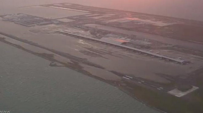 【非常事態】関西空港に3000人が孤立！浸水と連絡橋の遮断で！関西圏で約160万戸が停電