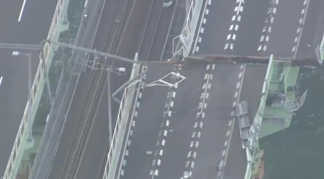 【大被害】関西空港に約５０００人、高速船で避難へ！連絡橋は復旧の目処立たず　大阪経済に悪影響も