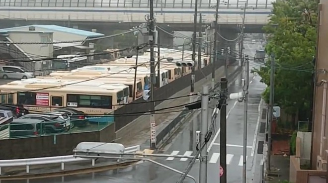 【台風被害】大阪の2000か所で信号機停止、関西圏で約104万戸が停電！折れた電柱で被害拡大