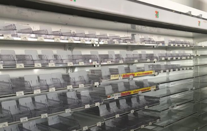 【地震】北海道のコンビニ・スーパー、長蛇の列で食品はほぼ完売！臨時休業も多数！