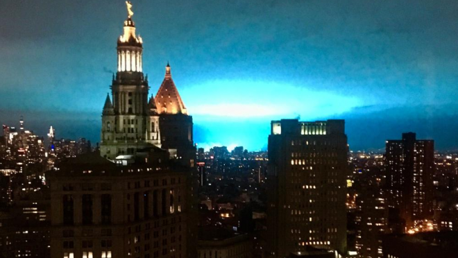 ニューヨークで謎の大爆発が発生か！？青白い閃光の報告が殺到！「まるで宇宙戦争」「オーマイガー」