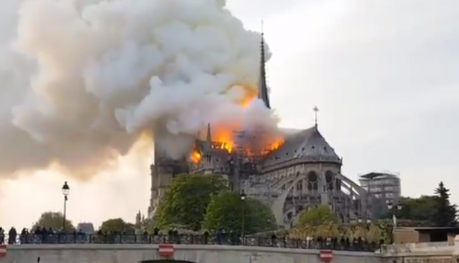 【速報】仏・パリのノートルダム寺院で大規模な火災！修復作業が原因？ネット上に動画も　Notre Dame Fire