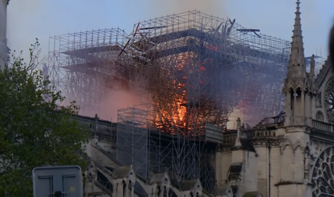 燃え上がるノートルダム大聖堂に全世界が衝撃！鎮火に約10時間、復興に50年か　内部の被害は・・・？