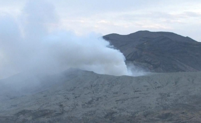 【速報】熊本県・阿蘇山に噴火速報！噴火が発生　高さ200mの噴煙も