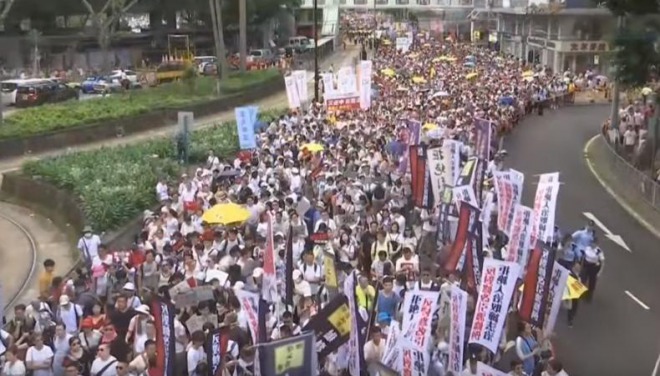 香港の逃亡犯条例、14日の審議再開も見送り！大規模デモで20日の採決も困難に！市民側は勢い強まる