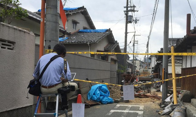 大阪北部地震から1年、未だに壊れた屋根を放置・・・　費用不足で住民対応に限界！東北や熊本も復興作業に遅れ