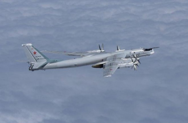 ロシア軍の爆撃機が4年ぶりに日本の領空侵犯！航空自衛隊の戦闘機がスクランブル　八丈島付近まで進出