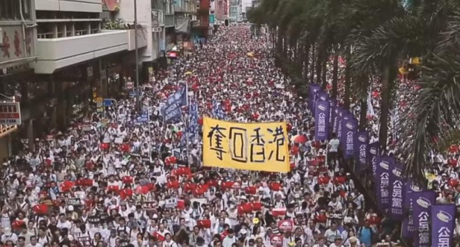 香港のデモ運動を強制鎮圧、謎の白シャツ隊が暴行も！中国は人民解放軍の出動を示唆！「許すことはできない」