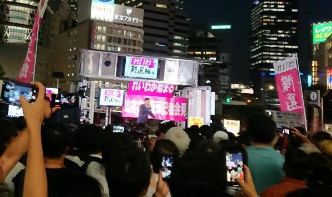 山本太郎代表、新宿駅前で街頭演説！聴衆が埋め尽くす！衆議院選挙に向けて宣言！「政権交代に全力で行く」