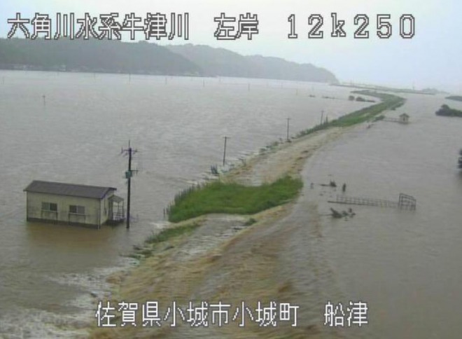 【注意】佐賀県の牛津川＆松浦川が氾濫！水位が堤防を越える！市街地も車や道路が冠水、九州北部の24万人に避難指示