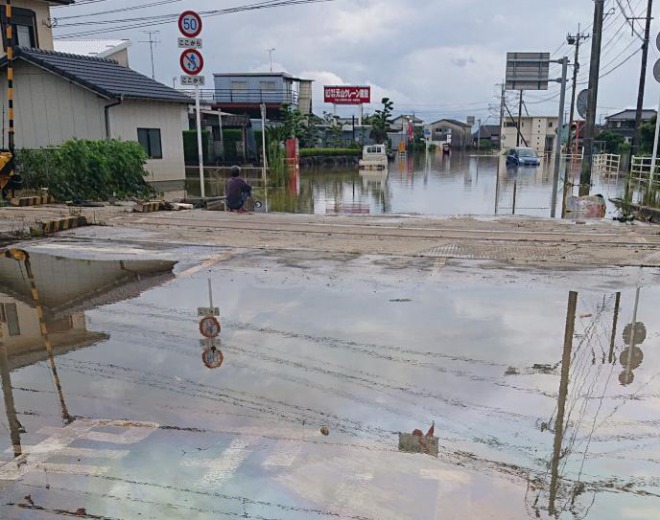 油混じりの汚水で浸水、200人以上が病院で孤立状態に！ポンプ作戦で30日中の解消を目指す　佐賀県大町町