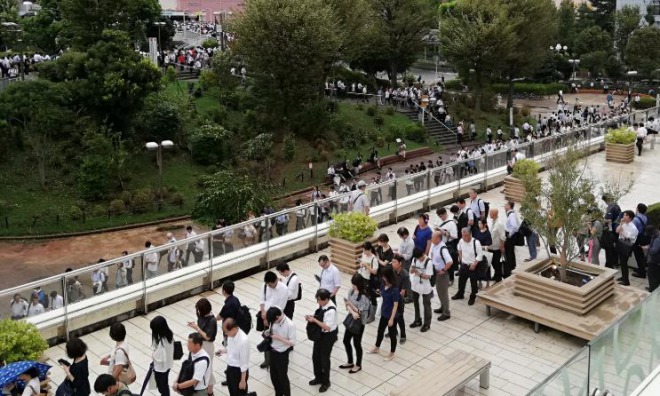 まるでコミケ！？JR津田沼駅に入場するための行列が数ｋｍ、入場規制で駅前が大混雑！台風一過で出勤命令が相次ぐ