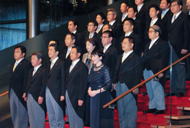第４次安倍改造内閣が発足、顔ぶれは安倍首相のお友達と日本会議ばかり　会見で憲法改正議論の進展を強調も