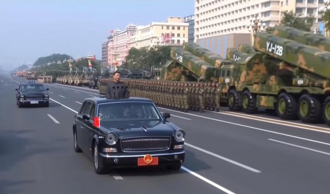 中国建国70周年、過去最大規模の軍事パレードを実施！新型兵器や戦車がズラリ　香港ではデモ隊との衝突激化も