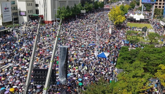 韓国で大規模な反ムンジェイン大統領デモ！１００万人超えの規模？大通りを埋め尽くす規模に！長官の辞任要求
