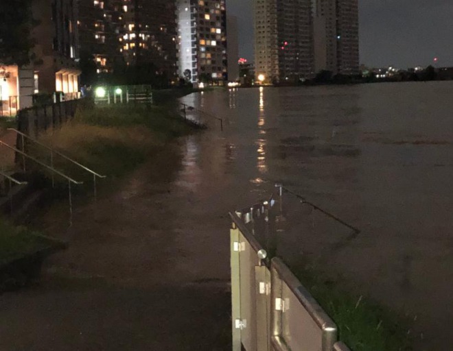 【警戒】東京湾は朝４時に満潮時刻！明け方に洪水リスク！１０都県で氾濫、多摩川や荒川、阿武隈川など