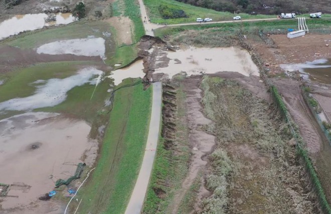 国土交通省が堤防決壊箇所のドローン映像を公開！激流で流された堤防が・・・　越辺川や都幾川など