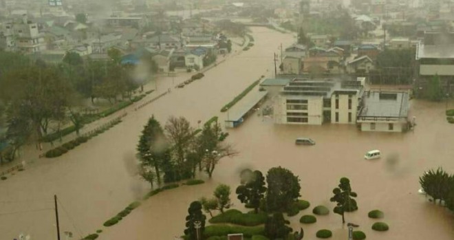 豪雨の交通遮断で生徒1200人が一時帰宅できず　千葉県の各地で孤立報告！ポンプ車での排水作業も難航！