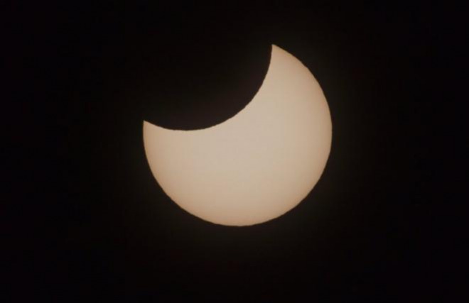 【注目】1年ぶりの部分日食、各地で欠けた太陽が撮影される！次は来年6月21日に！
