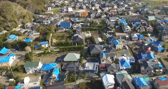 台風15号の被災者ら、ブルーシート状態の家で年越し　業者不足で来年も工事　「寒くて辛い」「何時直るのか」