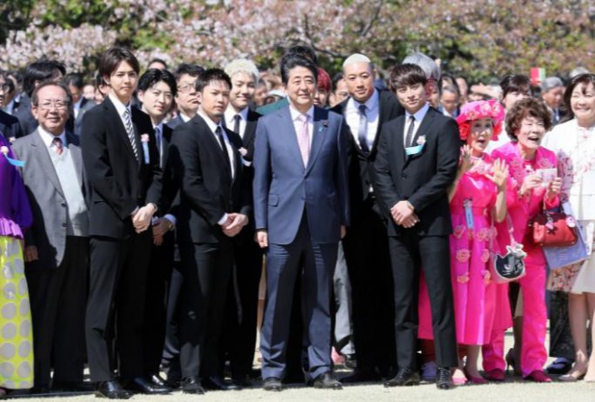 業務停止命令を受けた４８ホールディングス、桜を見る会の写真を会員勧誘に！総理夫妻との写真で効果絶大と