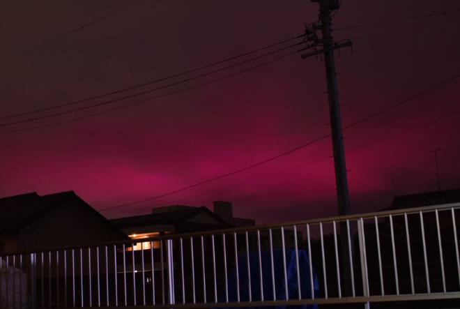 【不気味】三重県で赤く光る空、奇妙な現象の目撃報告が相次ぐ！「大地震の前兆？」「なんか怖い」