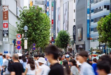 宣言解除後の週末、都内は買い物客で人混み状態に！東京都で新たに14人の感染者　「マスクしてない人が増えた」