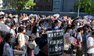 大阪で大規模な差別反対デモ、約1000人が大通りを行進！アメリカの黒人運動と合わせて　密集状態に感染懸念
