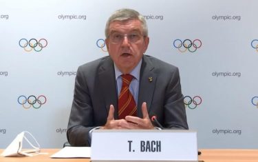 IOCのバッハ会長と菅義偉首相が会談、東京五輪開催に向けて連携と表明　五輪中止には触れず　「ウイルスに打ち勝った証として」