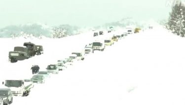 新潟の立ち往生、東日本高速道路は残り６８台と説明⇒その後におよそ１０００台を確認　１８日夜には再び大雪予報