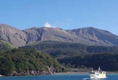【注意】鹿児島の口永良部島で噴火警戒レベルを３に引き上げ！火山性地震が増加、１日２０回を超える日も！