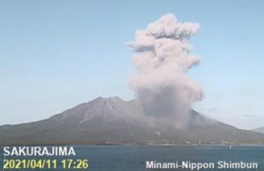 トカラ列島の群発地震、120回以上になっても止まらず！桜島では噴火　九州南方の地殻変動が活発化？