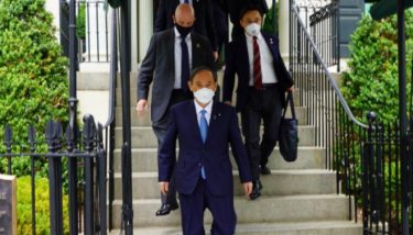【悲報】菅義偉首相、訪米で外国人記者からの質問を無視　記者「東京五輪は無責任では」菅首相「次の質問どうぞ」