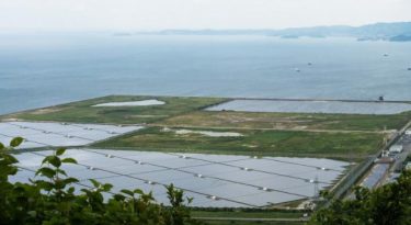 太陽光発電の立地規制を検討へ　小泉環境相が言及　災害リスクの高い地区などを指定