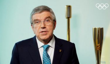 IOCのバッハ会長、菅首相に「有観客開催」の検討を要望！五輪の無観客開催に不満　