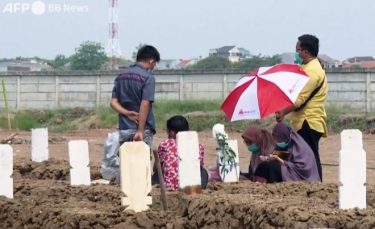 日本の未来？インドネシアで新型コロナ死者が10万人に！自宅療養中の死亡報告が目立つ