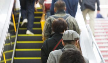 エスカレーター歩行禁止条例、10月から埼玉県で開始へ！立ち止まることが義務化　