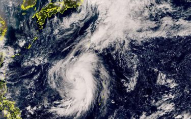 台風20号が北上中、関東地方の太平洋側を通過へ　小笠原諸島が暴風域突入との予想