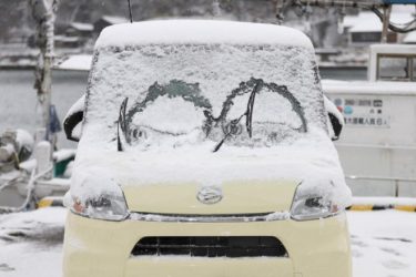 大雪での立ち往生、電気自動車(EV)は？検証結果は「動かせない危険性あり」「オートエアコンは大幅に電力を消費」