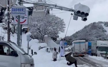 数年に一度の大寒波、群馬で約１５０センチの積雪観測！福島や新潟でも１００センチ超が相次ぐ！JR仙山線で倒木が列車に衝突