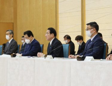 岸田総理、３回目のワクチン接種加速を表明！大規模接種会場の再開と入国制限延長へ