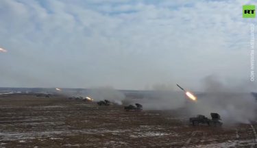 ロシア軍の配備兵力が最大１９万人に拡大！ウクライナ国境沿いで増強と調査報告　ヘリ部隊の増加も